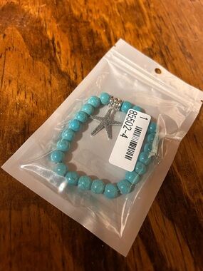 Source Unknown Turquoise Beaded Bracelet with Silver Starfish Charm